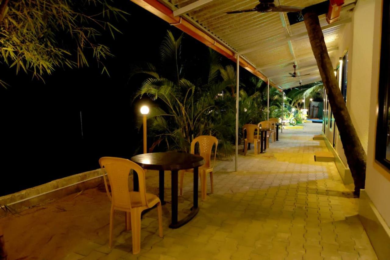 Hangout Kalyānpur Exterior photo