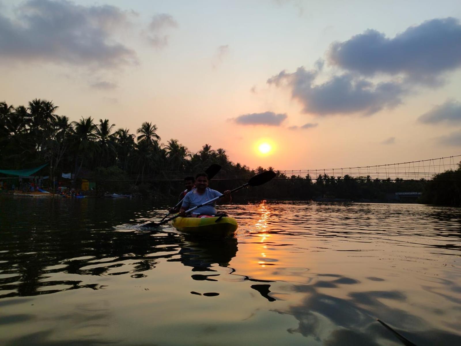 Hangout Kalyānpur Exterior photo